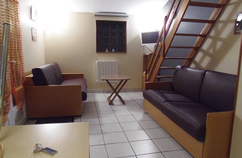 Loire-Authion House | A 10 kms d'ANGERS small independant house 2 persons quiet countryside