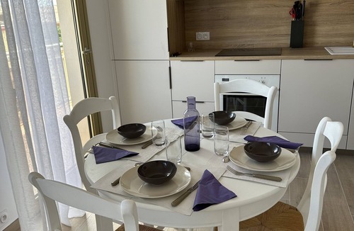 Sainte-Maxime City Centre Apartment | A 100 Mètres de la Plage et du Centre Ville : Piscine, Parking, Tout à Pieds!