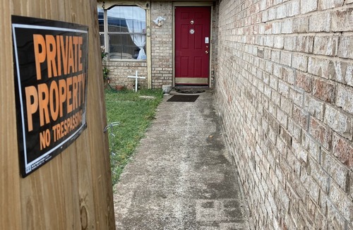 Wichita Falls Apartment | A 2 Bedroom 1 bath apartment with fireplace 101-A+Food Pantry