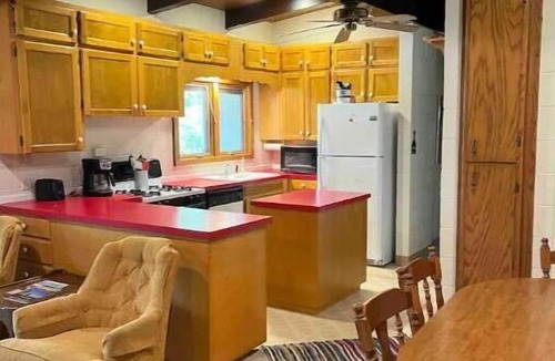 Ellsworth County House | A 3-bedroom lake house with lake views