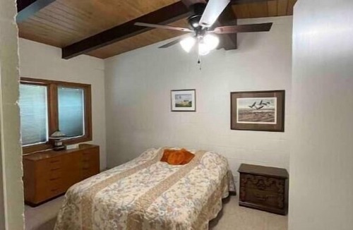 Ellsworth County House | A 3-bedroom lake house with lake views