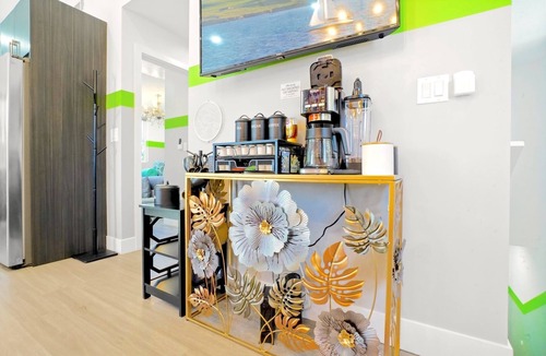 NoHo Arts District House | A. 3BR NoHo Pad 15m to Universal + Patio + Grill + Parking