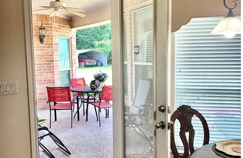 Flint House | A 4 bedroom beautiful custom home located 5 miles away from downtown Tyler, Tx.