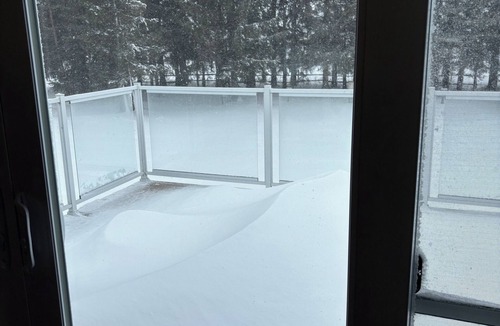 Saint-Etienne-de-Lauzon House | A 4-season haven for families and pets.
