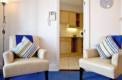 Brixham Apartment | A 4-Star luxury apartment situated over three floors.
