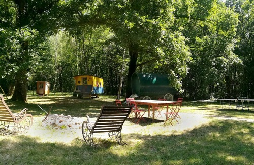 Donzy House | A 4-trailer camp