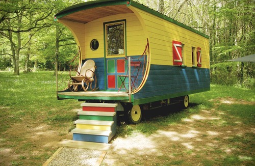 Donzy House | A 4-trailer camp