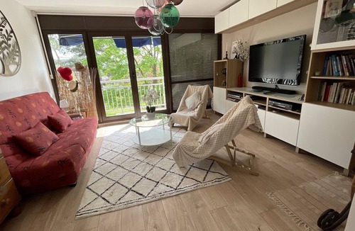 Velizy-Villacoublay Apartment | A 6 Kilomètres du Château de Versailles et 13 Kilomètres du Golf National !