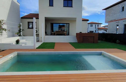 Villelongue-de-la-Salanque Villa | A 6km de la Plage!