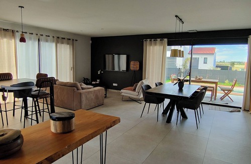 Villelongue-de-la-Salanque Villa | A 6km de la Plage!