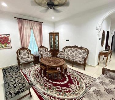 Kampung Gong Pauh House | A&a Homestay