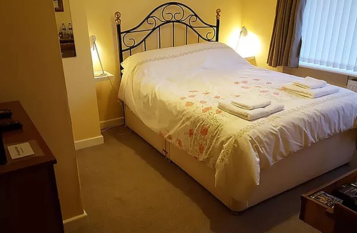 Glastonbury Bed & Breakfast | A. B&B - Glastonbury