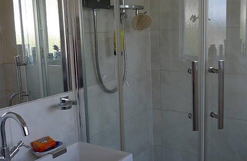 Glastonbury Bed & Breakfast | A. B&B - Glastonbury