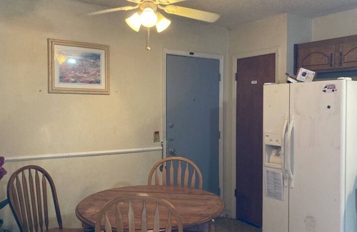 Wichita Falls House | A & B NEW List Cheerful 5 br hm suites. Sleeps 12