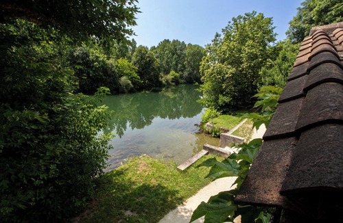 Jarnac Apartment | A balcony on the Charente