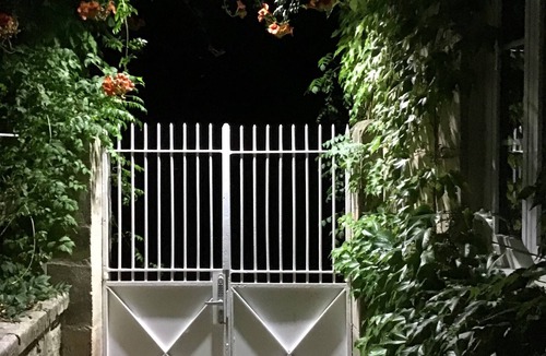 Jarnac Apartment | A balcony on the Charente