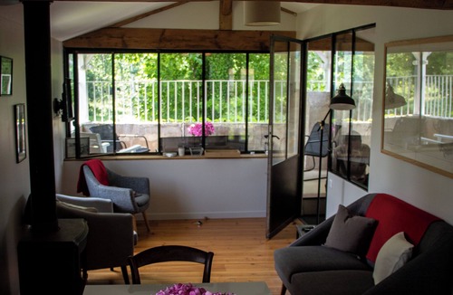 Jarnac Apartment | A balcony on the Charente