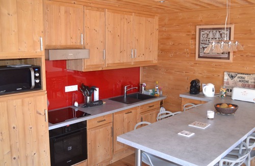 Huez-en-Oisans Apartment | A balcony overlooking the Alps