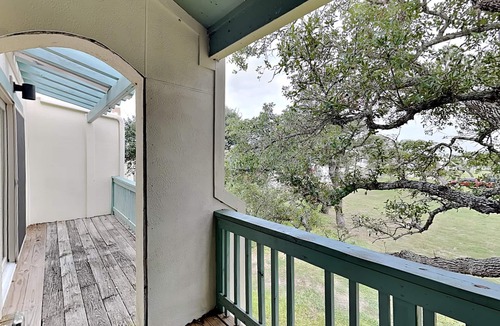 Sailhouse Condo | A Bay From It All | Access to Pool + Lighted Pier & Racquet Courts