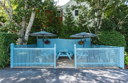 Northwest Harwich Hotel | A Beach Breeze Inn