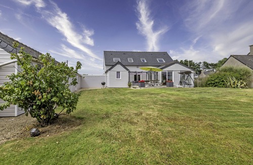 Cleder House | A beachfront cottage