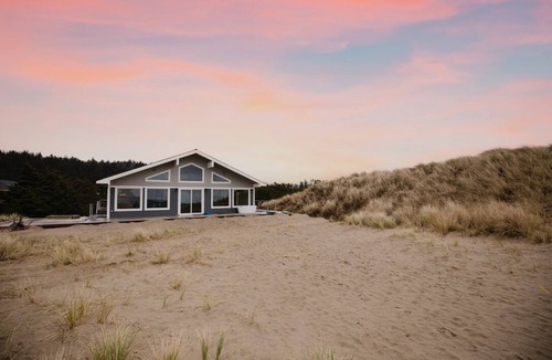 Pacific City House | A Beachfront Oasis in Pacific City/Cape Kiwanda!
