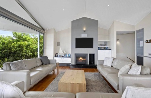 Hardys Bay House | A Beachside Getaway 13