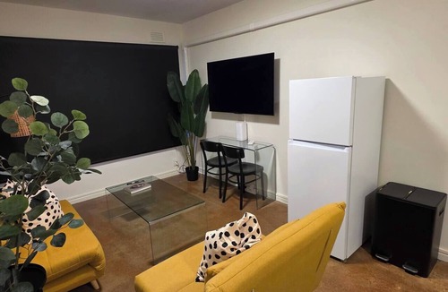 Seaholme Apartment | A Beachside Villa with Vogue Verve