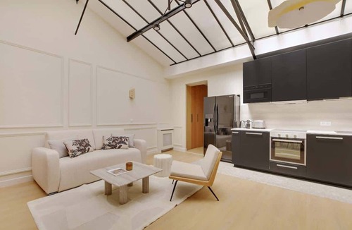 Bonne-Nouvelle Apartment | A Beaming 3-BR/2Ba - Montorgueil