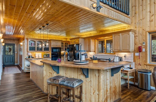 Greer Cabin | A Bear's View Luxury Cabin 4Bd/4.5Ba 8 Beds Sleeps 12 Great ski/summer getaway!