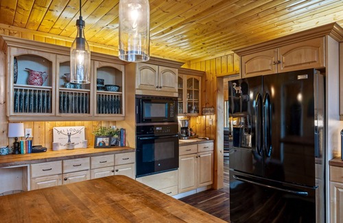 Greer Cabin | A Bear's View Luxury Cabin 4Bd/4.5Ba 8 Beds Sleeps 12 Great ski/summer getaway!