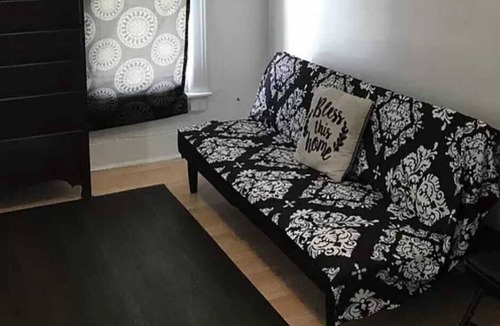 Freeport House | A beautiful 3 bed room 1.5 bath with spacious backyard and ample car parking spa