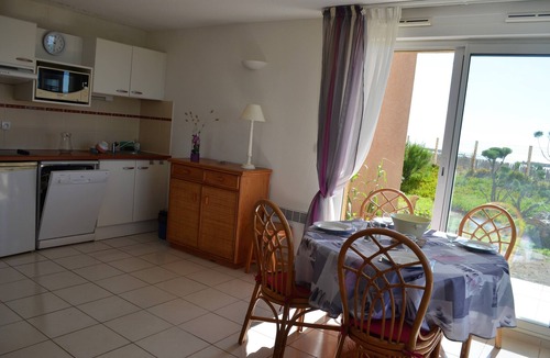 Valras-Plage Apartment | A beautiful apartment "feet in the water"