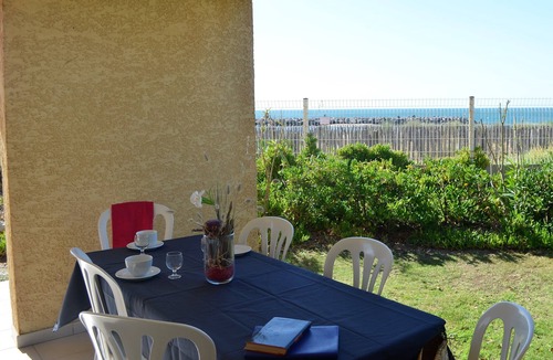 Valras-Plage Apartment | A beautiful apartment "feet in the water"