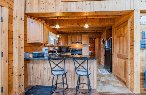 Town of Jerusalem Cabin | A Beautiful, Fully Furnished Log Cabin Overlooking Keuka Lake