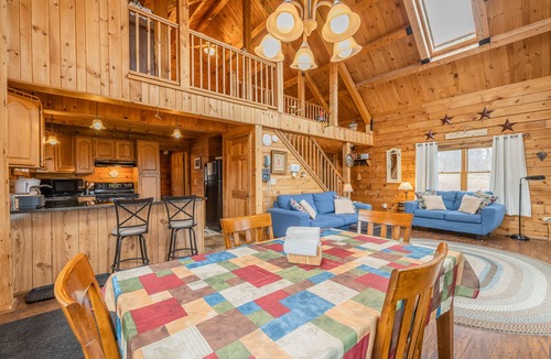 Town of Jerusalem Cabin | A Beautiful, Fully Furnished Log Cabin Overlooking Keuka Lake