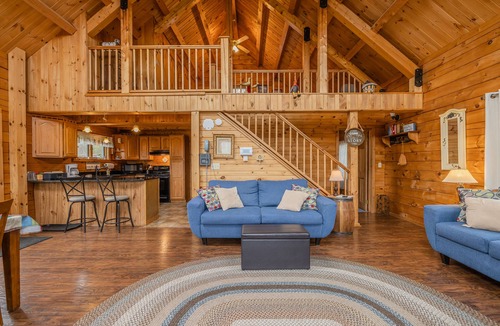 Town of Jerusalem Cabin | A Beautiful, Fully Furnished Log Cabin Overlooking Keuka Lake