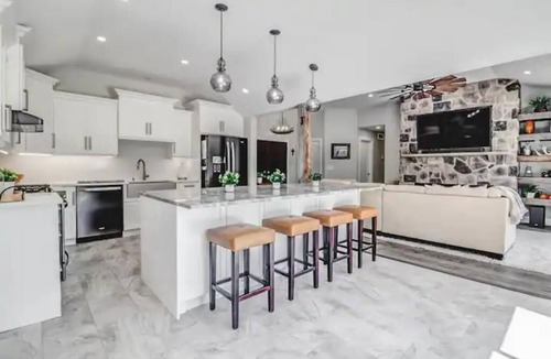 Woodslee House | A Beautiful "Hidden Gem" Just Mins to Wine Country
