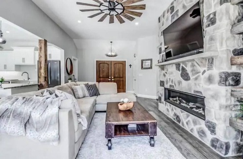 Woodslee House | A Beautiful "Hidden Gem" Just Mins to Wine Country