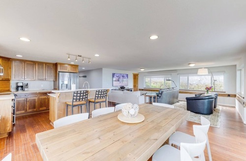 Rockaway Beach House | A BEAUTIFUL OCEAN FRONT 3 BEDROOM HOUSE