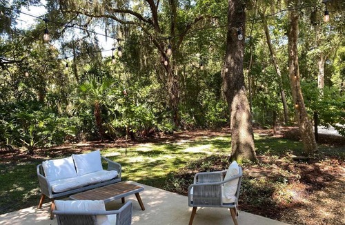 Mandarin House | A Beautiful Repurposed Living Space (Pet Friendly)