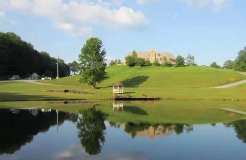 Cleveland Ski Chalet | A beautiful resort only a few miles from Historic Alpine Helen.