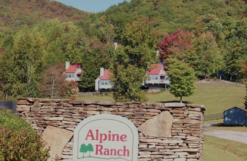 Cleveland Ski Chalet | A beautiful resort only a few miles from Historic Alpine Helen.