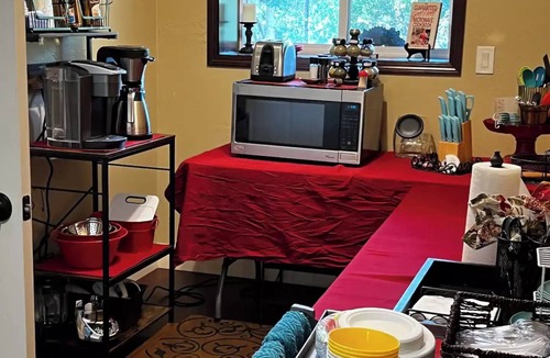 Eagle Point House | A beautiful Skyfall Landing