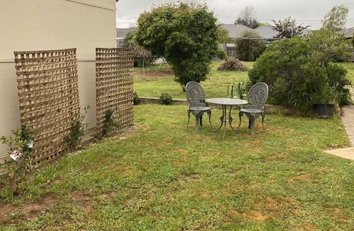 Orange East Apartment | A bed for the night(s)