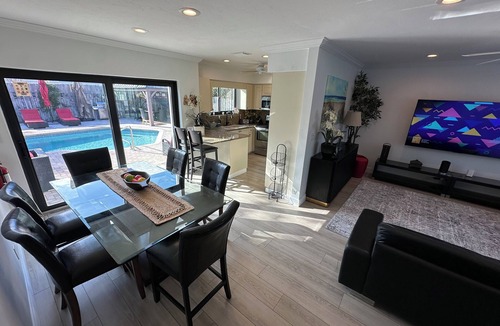 Lighthouse Point House | A Bella Resort Lounge