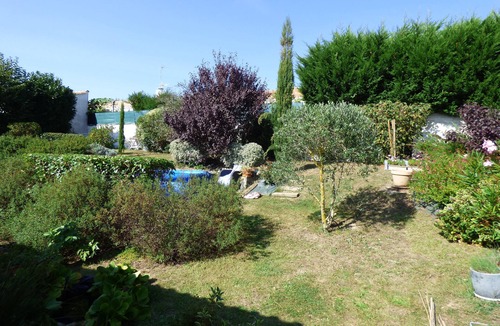 Brem Sur Mer House | A bird's delight