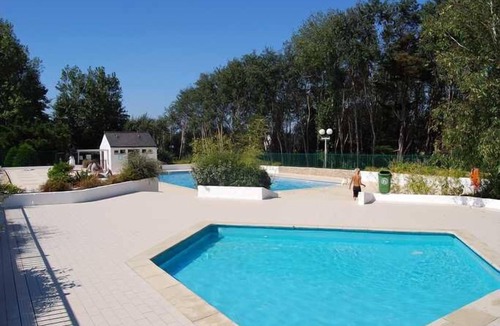 Batz-sur-Mer House | A blue house on the wild coast