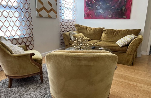 Chatham-Arch Apartment | A Boho Chic Choice with Great Parking