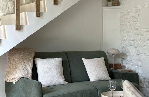 Pierrefonds House | A break between forest and castle